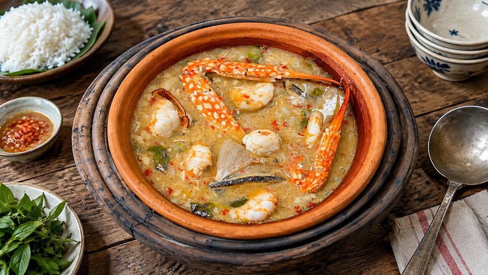 A clay pot of odiyal kool, the palmyra-thickened seafood broth of the Jaffna peninsula, Sri Lanka
